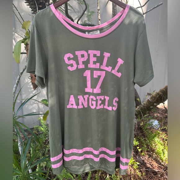 💗 Spell Angels Tee BNWT Size XL 💗 PRICE DROP ON THE BEST TEE EVER…. VERY RARE! - Picture 2 of 8